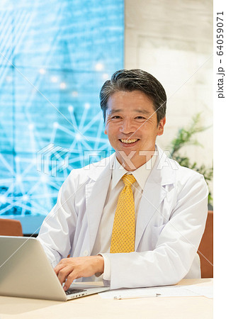 診察 医師 医療ビジネスイメージ 64059071