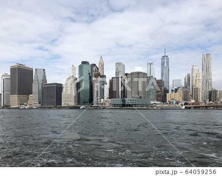 【ニューヨーク】　ブルックリンからの風景 64059256