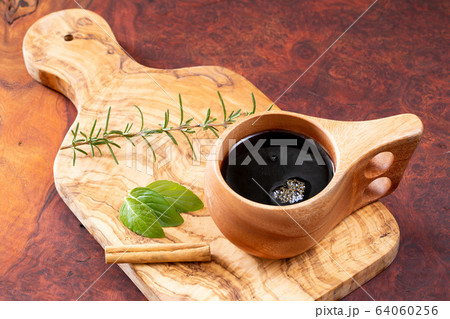 ククサで飲むコーヒー 64060256