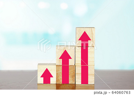 上昇する矢印を積み上げて成功しよう building rising arrows goes up.  64060763