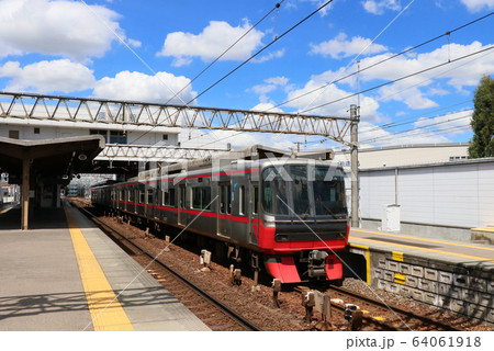 名鉄　須ケ口駅に停車する3300系電車 64061918