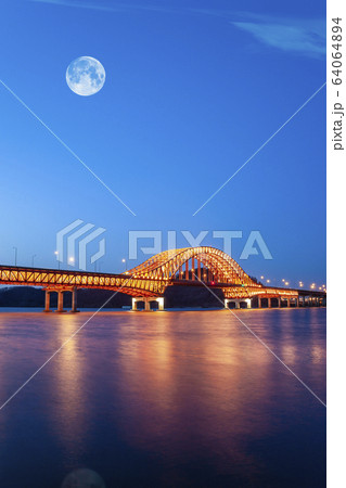 風景 足 橋 64064894