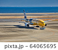 飛行機　Airplane 64065695