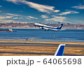 飛行機　Airplane 64065698