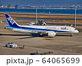 飛行機　Airplane 64065699