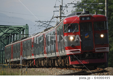 しなの鉄道115系電車（6両編成：軽井沢⇔長野）の写真素材 [64066495