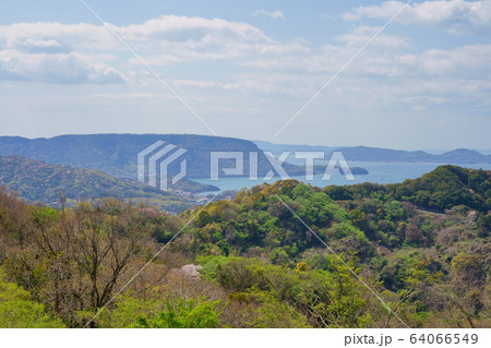 春の瀬戸内海と山並み(香川県あじ竜王山公園より高松方面を望む) 春の瀬戸内海と山並み(香川県あじ竜王山公園より高松方面を望む) 64066549
