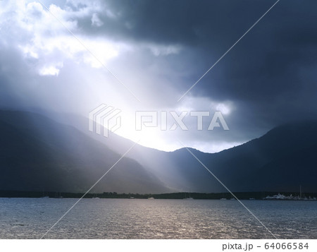 オーストラリア ケアンズの朝 光芒 / morning sunlight in Cairns オーストラリア ケアンズの朝 光芒 / morning sunlight in Cairns 64066584