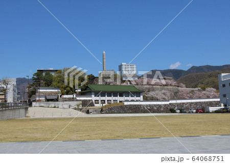 ■ 甲府城 ■ 舞鶴城公園 ■ 快晴 ■ 山梨県 ■ 桜満開 64068751