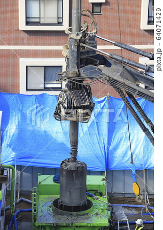 建築現場 基礎工事 掘削工事  建築現場 基礎工事 掘削工事  64071429