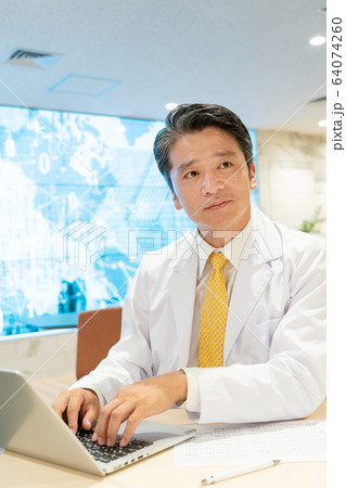 診察 医師 医療ビジネスイメージ 64074260