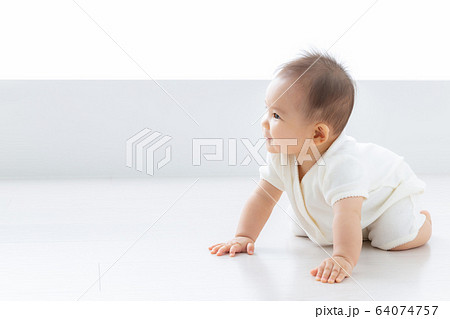 赤ちゃん 赤ちゃん 64074757