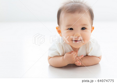 赤ちゃん 64074775