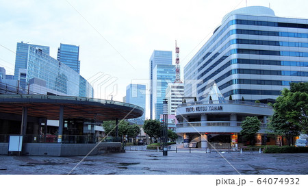 早朝の東京有楽町 早朝の東京有楽町 64074932