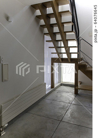 吹き抜け階段の写真素材