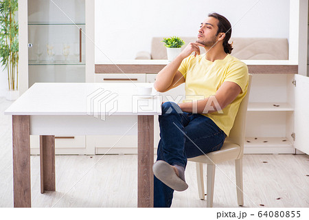 Young man and a lot of cockroaches at home 64080855