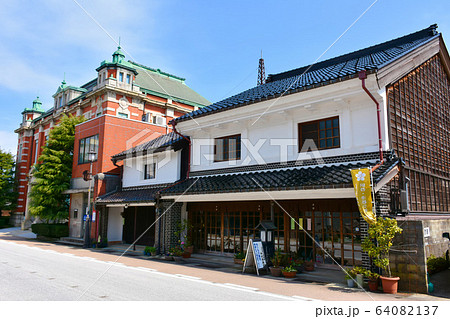 山町筋 土蔵造りの街並み 高岡市 山町筋 土蔵造りの街並み 高岡市 64082137