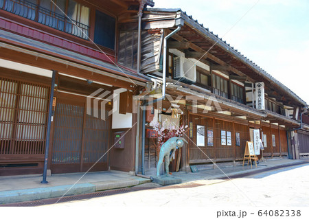 金屋町 千本格子の家並み 高岡市 金屋町 千本格子の家並み 高岡市 64082338