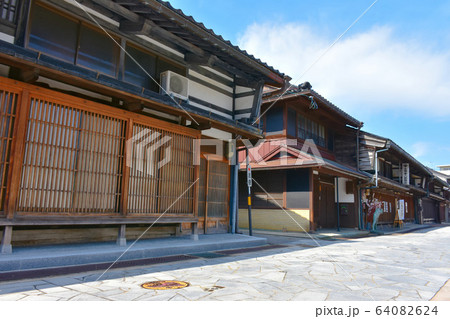 金屋町　千本格子の家並み　高岡市 64082624