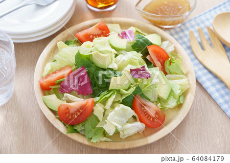 サラダ 64084179