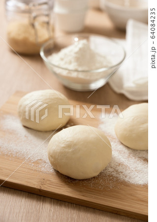 パン生地 64084235
