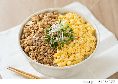 鶏そぼろ 64084377