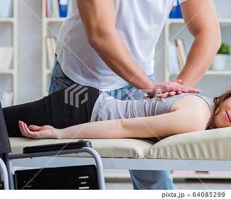 Patient undergoing rehabilitation recovery programme with doctor 64085299