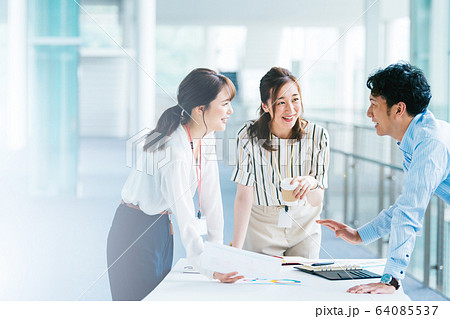 ビジネス　カジュアル 64085537