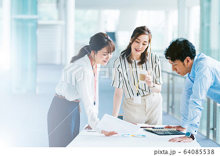 ビジネス　カジュアル 64085538