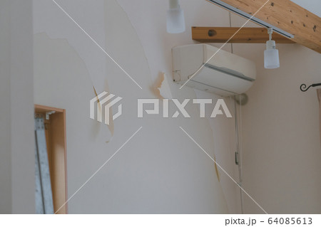 interior finish work　壁紙工事 64085613