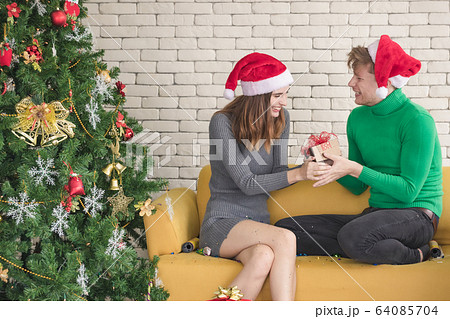 Man gave her girlfriend a Christmas gift.. Man gave her girlfriend a Christmas gift.. 64085704