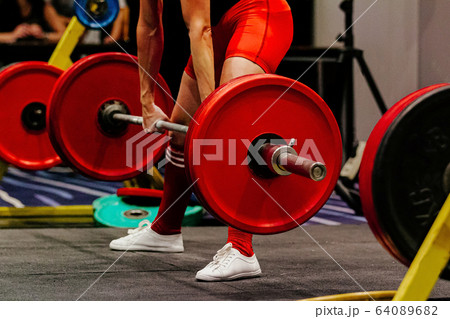 man powerlifter deadlift 64089682