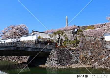 ■ 甲府城 ■ 舞鶴城公園 ■ 快晴 ■ 山梨県 ■ 桜満開 64090279