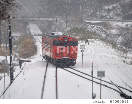 雪の生野駅 64090611