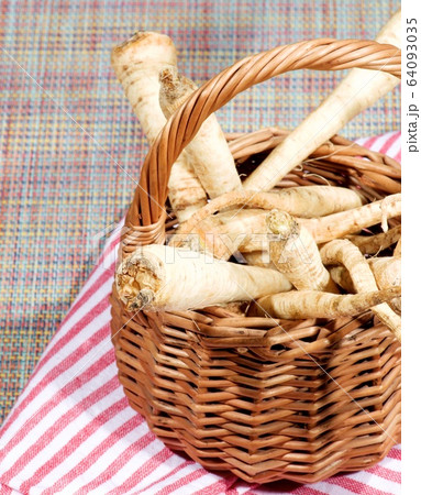 Heap of Parsnip Roots 64093035