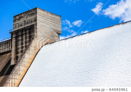 Dam Wall Structure Water Over Flowing Closeup Dam Wall Structure Water Over Flowing Closeup 64093961