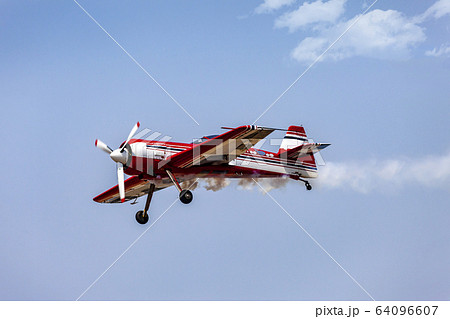 航空ショー 風景 晴れ 64096607