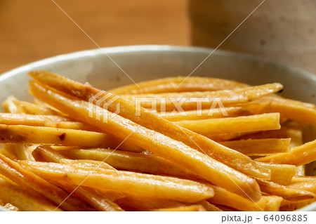 芋けんぴ。高知県の名物として知られるお菓子。 芋けんぴ。高知県の名物として知られるお菓子。 64096885