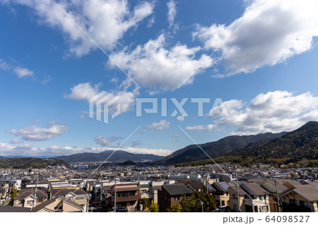 宇治市御蔵山から臨む山科方面の風景 64098527
