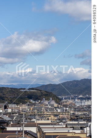 宇治市御蔵山から臨む山科方面の風景 64098529