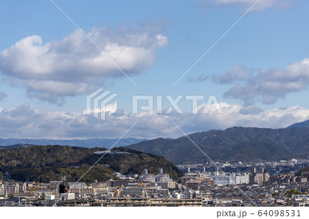 宇治市御蔵山から臨む山科方面の風景 64098531