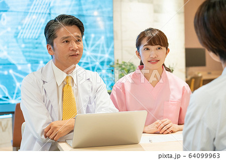 診察 病院 医師 看護師 医療ビジネスイメージ 64099963
