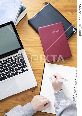 オンライン学習 64102495