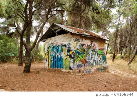 small hut 64106944