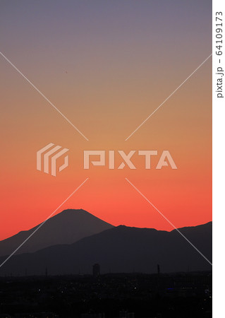 横浜からの富士山 (夕景) 64109173