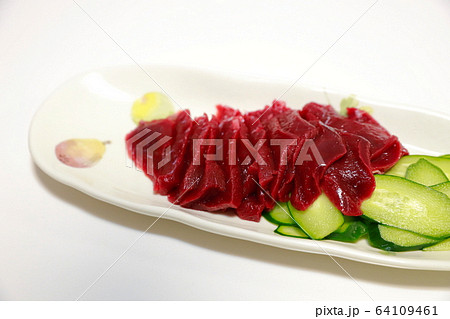 クジラの刺身 クジラの刺身 64109461