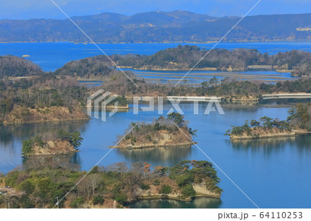 【宮城県】晴天下の松島湾（日本三景） 64110253