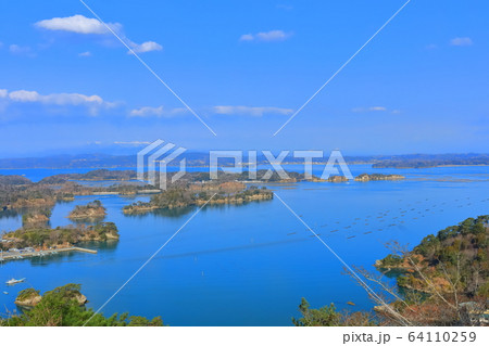 【宮城県】晴天下の松島湾（日本三景） 64110259