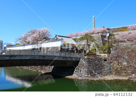 ■ 甲府城 ■ 舞鶴城公園 ■ 快晴 ■ 山梨県 ■ 桜満開 64112132