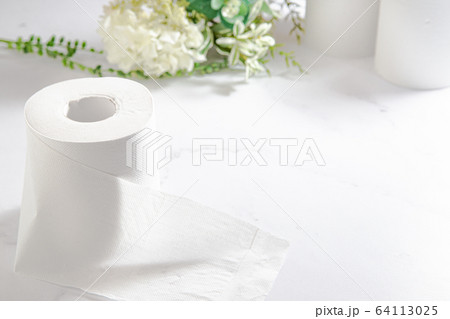 トイレットペーパー、トイレ、紙、日用品、ティッシュ 64113025